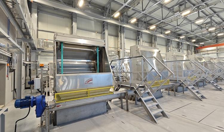 Screen for sewage treatment